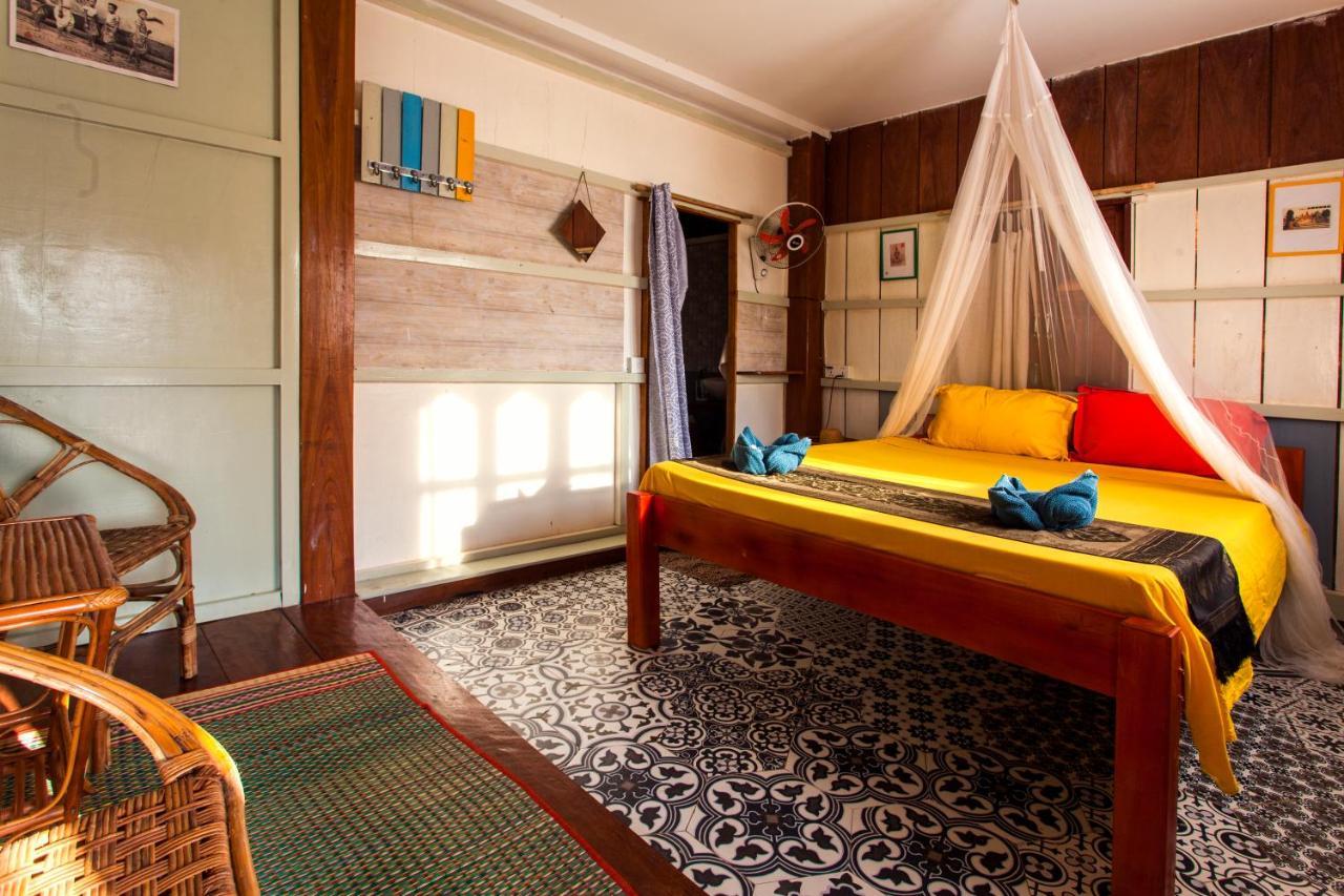 Retro Kampot Guesthouse المظهر الخارجي الصورة